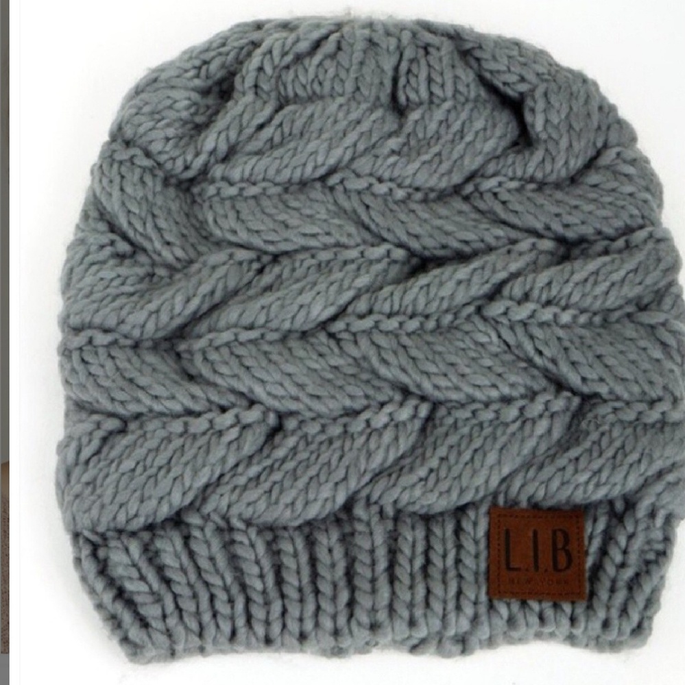 LAST ONE!!! MESSY BUN BEANIE - Picture 3 of 4